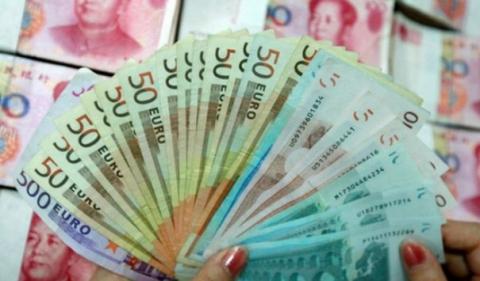 Китай вводить обмеження на купівлю валюти