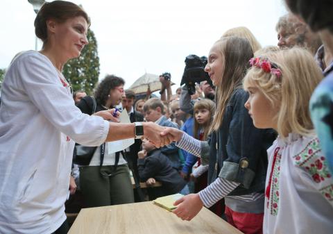 Марина Порошенко презентувала національний проект «Книга Миру» Марина Порошенко презентувала національний проект «Книга Миру»