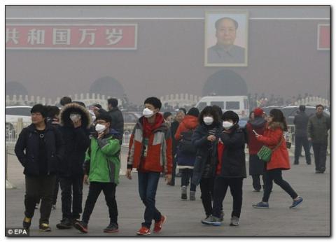 Пекін підвищив рівень екологічної загрози в місті до «жовтого»