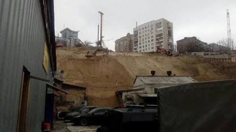 В Києві на скандальному будівництві стався зсув грунту