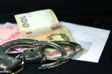 На хабарі у ₴300 тисяч затримали трьох працівників Держветфітослужби На хабарі у ₴300 тисяч затримали трьох працівників Держветфітослужби