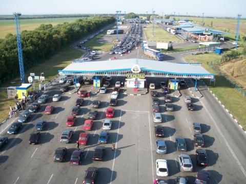 Шляхи поблизу пунктів пропуску на українсько-польському кордоні блокуються