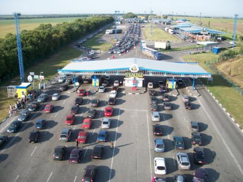 Шляхи поблизу пунктів пропуску на українсько-польському кордоні блокуються Шляхи поблизу пунктів пропуску на українсько-польському кордоні блокуються
