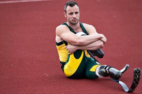 Паралімпійця Оскара Пісторіуса засудили до шести років позбавлення волі Паралімпійця Оскара Пісторіуса засудили до шести років позбавлення волі