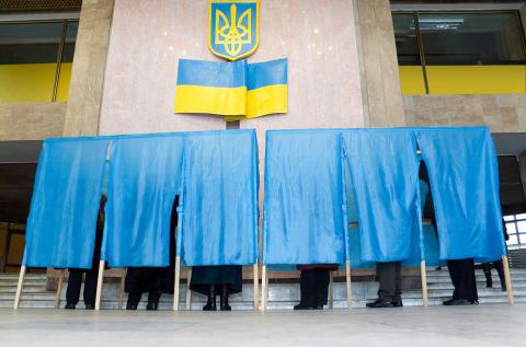 Позачергові парламентські вибори в Україні підтримує лише 38% населення Позачергові парламентські вибори в Україні підтримує лише 38% населення