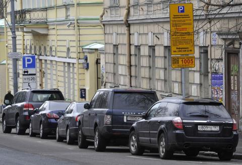Оприлюднено перелік незаконних парковок у Києві Оприлюднено перелік незаконних парковок у Києві