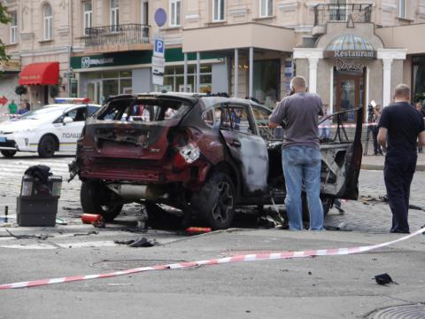 Павло Шеремет у перші хвилини після підриву автомобіля ще був живий (ФОТО ВІДЕО) Павло Шеремет у перші хвилини після підриву автомобіля ще був живий (ФОТО ВІДЕО)