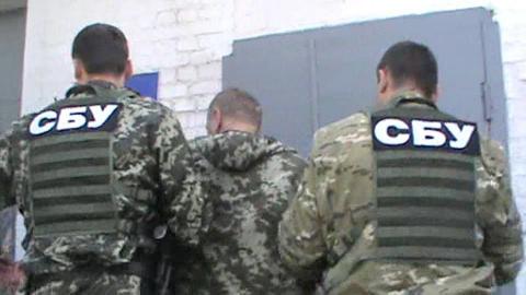 СБУ опублікувала відео із затриманим в Україні російським бойовиком СБУ опублікувала відео із затриманим в Україні російським бойовиком