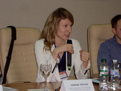 Слова "Україна" і "корупція" стоять дуже близько один біля одного Слова "Україна" і "корупція" стоять дуже близько один біля одного