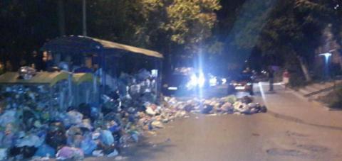 У Львові мешканці перекрили вулицю сміттям