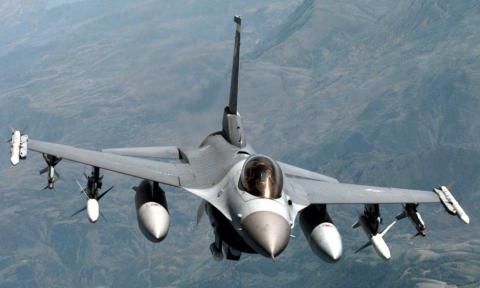 Пілот винищувача F-16 ВПС США був врятований системою автопілота після втрати свідомісті Пілот винищувача F-16 ВПС США був врятований системою автопілота після втрати свідомісті
