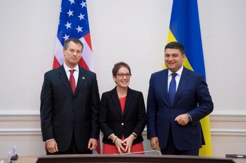 Прем'єр-міністру представлено американські рекомендації щодо реформи української митниці Прем'єр-міністру представлено американські рекомендації щодо реформи української митниці