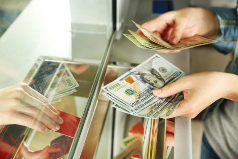 В листопаді можуть скасувати 2% пенсійний збір при купівлі валюти В листопаді можуть скасувати 2% пенсійний збір при купівлі валюти