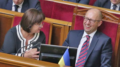 Яценюк і Яресько запобігли фінансовій катастрофі в Україні Яценюк і Яресько запобігли фінансовій катастрофі в Україні