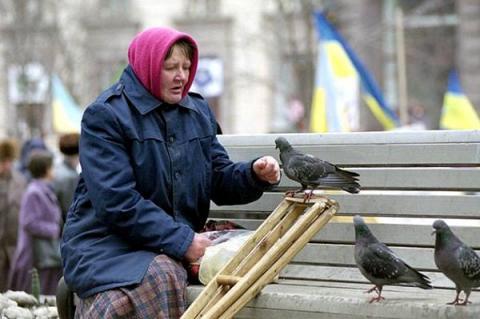 За рік кількість людей, що живуть за межею бідності, в Україні збільшилася рівно в 2 рази За рік кількість людей, що живуть за межею бідності, в Україні збільшилася рівно в 2 рази