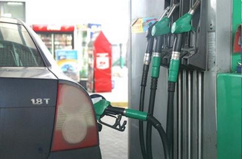 На АЗС дорожчає бензин та дешевшає газ