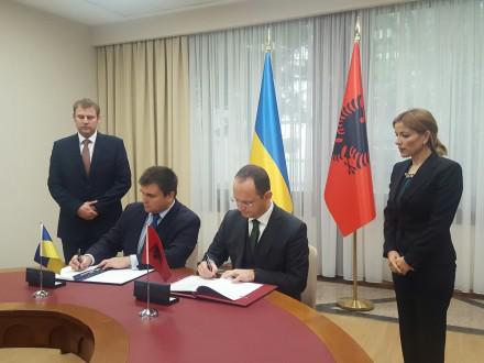 До Албанії тепер можна потрапити без віз До Албанії тепер можна потрапити без віз