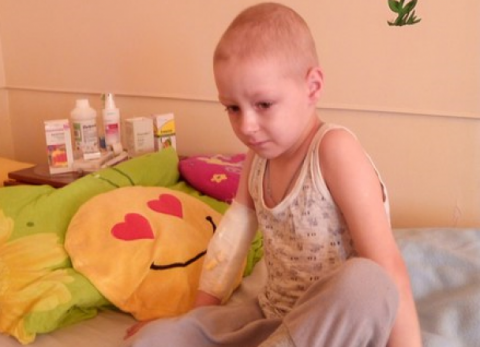 4-річний Дмитро Возниця, рахунки якого обікрали шахраї, помер від раку 4-річний Дмитро Возниця, рахунки якого обікрали шахраї, помер від раку