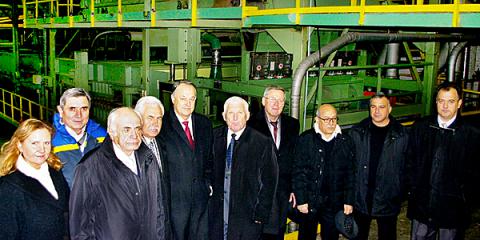 Україна відправила до Ірану першу партію MDF Україна відправила до Ірану першу партію MDF