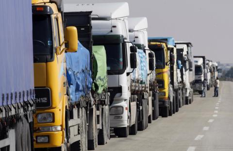 Вантажні перевізники мають платити за користування дорогами України Вантажні перевізники мають платити за користування дорогами України