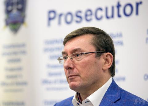 Юрій Луценко підписав підозру у прямому ефірі Юрій Луценко підписав підозру у прямому ефірі