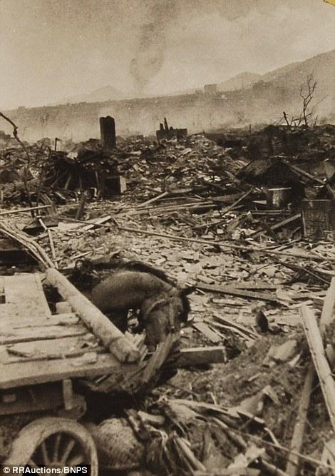 Шокуючі світлини Нагасакі після атомного вибуху, які були вилучені урядом Японії (ФОТО)