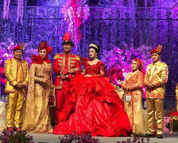 Казкове плаття нареченої стало найпопулярнішим в соцмережі (ФОТО)