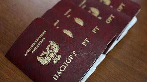 Жителі окупованого Донбасу відмовляються від несправжніх паспортів Жителі окупованого Донбасу відмовляються від несправжніх паспортів