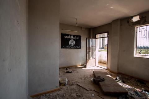 Хаос та зброя: що після себе залишають бойовики ІДІЛ (ФОТО)