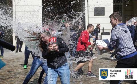 Львівська адміністрація створила всі умови для Поливального понеділка Львівська адміністрація створила всі умови для Поливального понеділка