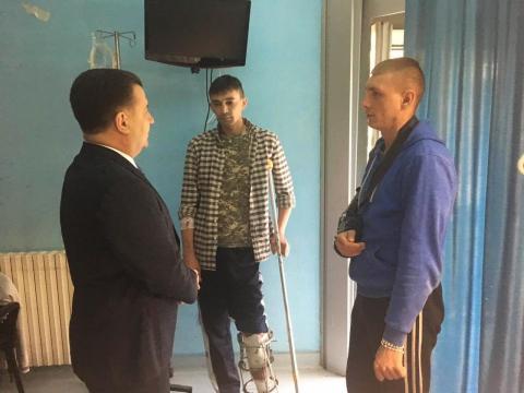 Міністр оборони вручив нагороди укранським військовим, які перебувають в італійському госпіталі Міністр оборони вручив нагороди укранським військовим, які перебувають в італійському госпіталі