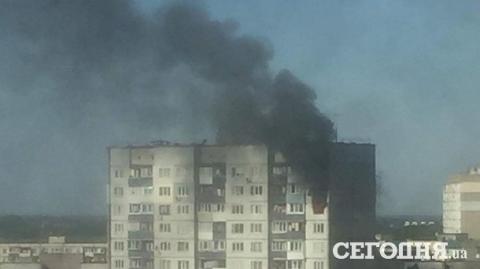 У столиці України палає багатоповерховий будинок