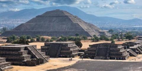 Археологи знайшли таємничий тунель під пірамідою