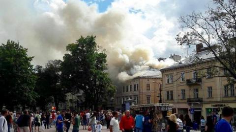 Львів охопив потужний дим: у центрі міста сталася пожежа (ФОТО)