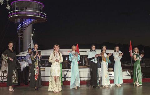 Яхти, показ мод і Pro-Am: в Києві танцювали танго і вальс на березі Дніпра (ВІДЕО)