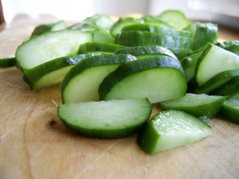Дієтологи розповіли, чому людині необхідно їсти огірки