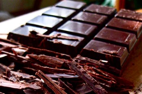 Медики розповіли, чому літнім людям варто їсти темний шоколад