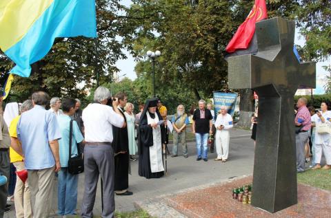 Україна пам’ятає: заходи з нагоди 80-х роковин Великого терору (ФОТО) Україна пам’ятає: заходи з нагоди 80-х роковин Великого терору (ФОТО)