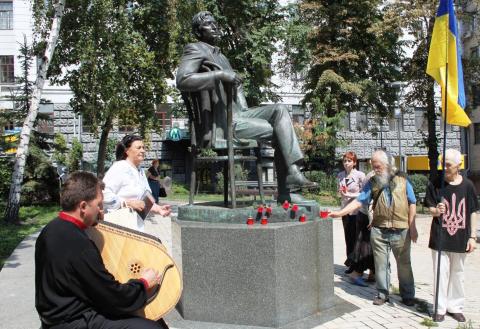 Україна пам’ятає: заходи з нагоди 80-х роковин Великого терору (ФОТО) Україна пам’ятає: заходи з нагоди 80-х роковин Великого терору (ФОТО)