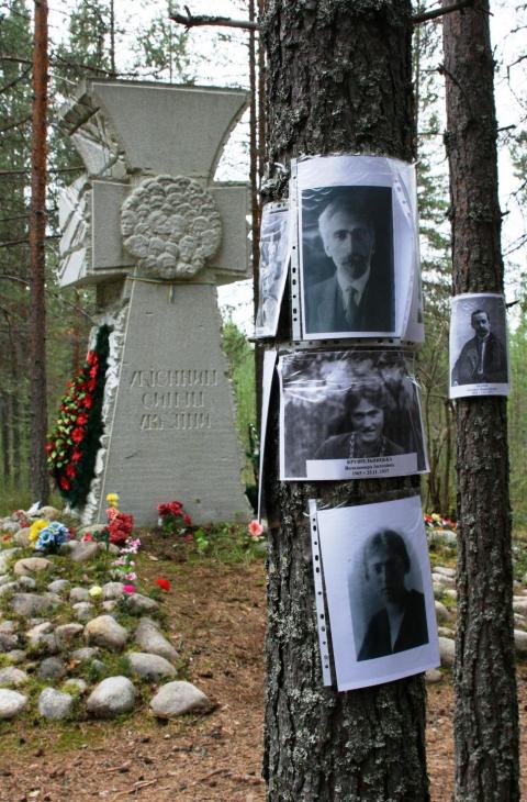 Михайло Яловий: зауваги до творів про розстріляного митця (частина 2) Михайло Яловий: зауваги до творів про розстріляного митця (частина 2)