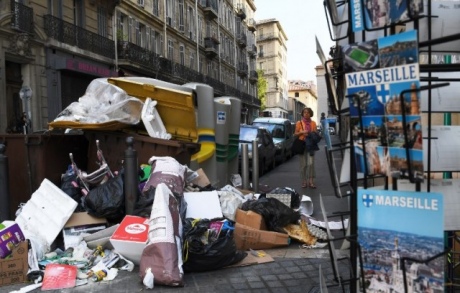 У Марселі через страйк комунальників 13 днів не збирали сміття