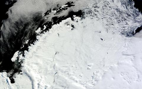 В Антарктиді виявлена загадкова гігантська діра