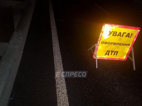 У Києві позашляховик збив на смерть пішохода