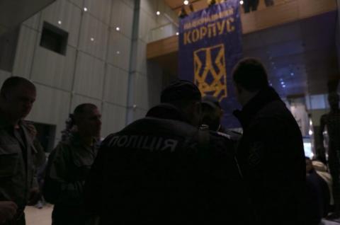 Націоналісти заявили, що взяли вертолітний майданчик Януковича під свій контроль