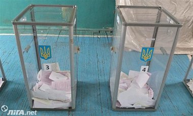 Порошенко, Тимошенко, Вакарчук: опитування від 4 соцслужб