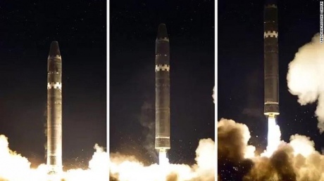 КНДР оприлюднила відео запуску нової ракети "Хвасон-15"