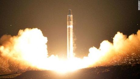КНДР оприлюднила відео запуску нової ракети "Хвасон-15"
