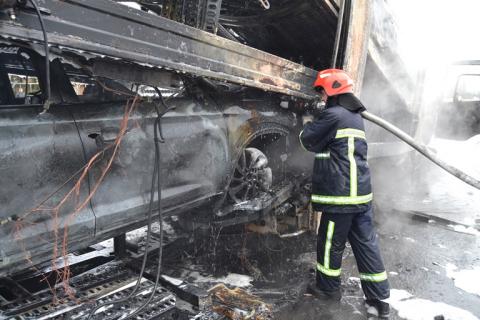 У Рівненській області зіткнулися та загорілися два вантажні автомобілі, є загиблий