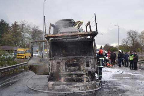 У Рівненській області зіткнулися та загорілися два вантажні автомобілі, є загиблий