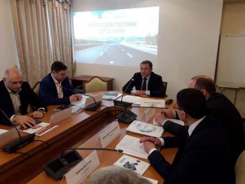 Комітет з питань транспорту провів "круглий стіл" на тему: "Бетонні дороги. Реальність для України"